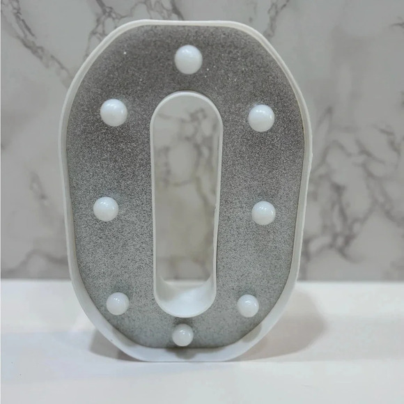 Light Up Marquee Style Decorative Letter O White & Silver Glitter Sparkle - Picture 1 of 6